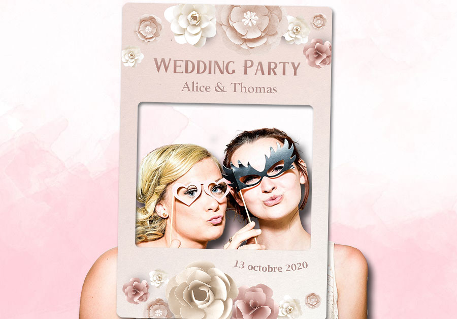 cadre photobooth a personnaliser mariage decoration fleurs papier