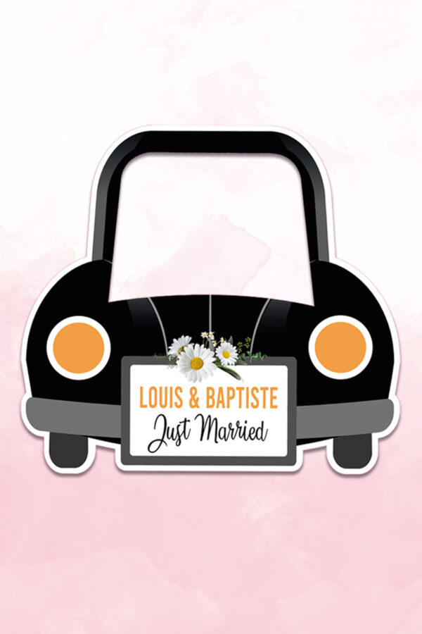 creation-cadre-photobooth-pesonnalise-forme-voiture-mariage